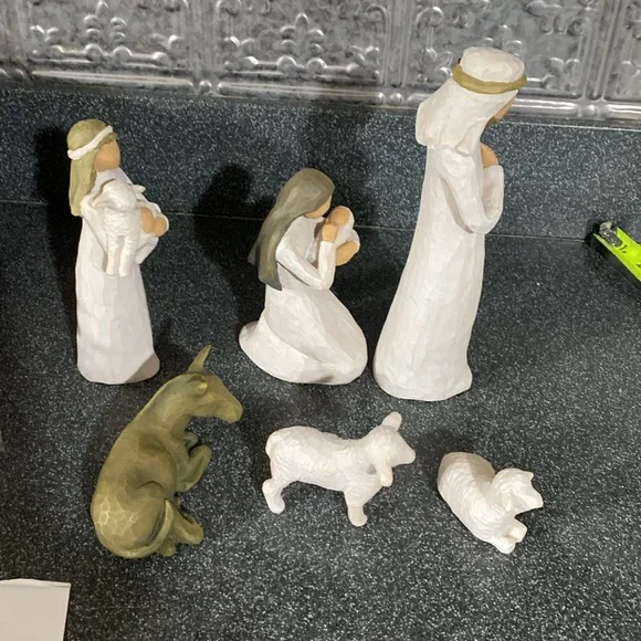 Willow Tree 6-Piece Nativity Set, Behold The Wonder of The Christmas story - Picture 7 of 14